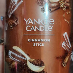 Brand New !! Never Used !! Holiday Yankee Candle